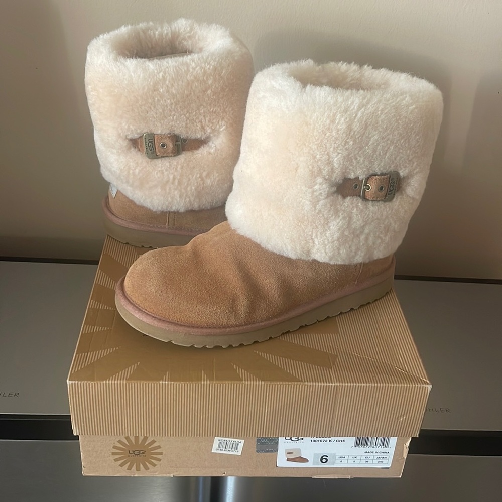 Women’s size 6 tan uggs